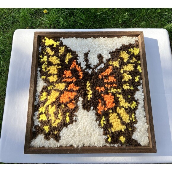 Vintage 1970s Monarch Butterfly Latch Hook, Paragon Needlecraft Shag Retro MCM - Picture 1 of 6